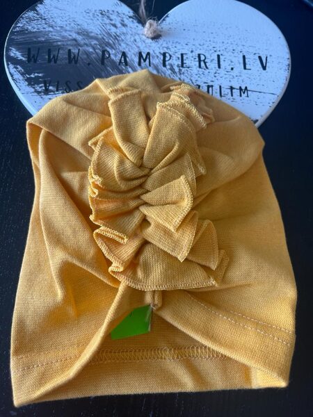 #cepure/plāna, ar kruzuli priekša. smilšu dzeltena