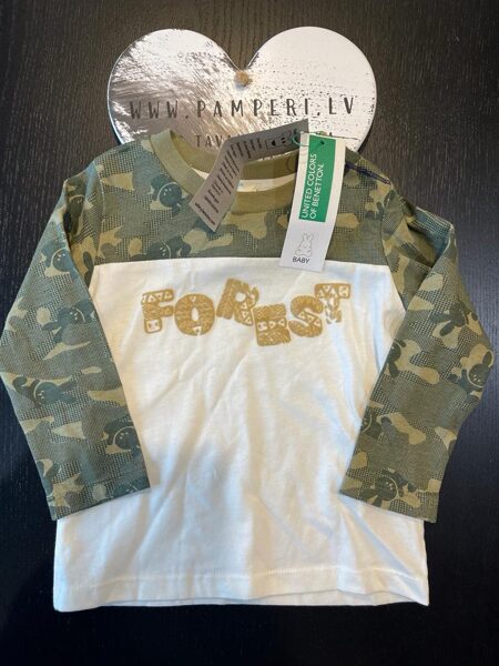 # Garroku krekls balts ar zaļu augšdaļu un uzrakstu FOREST 74 CM