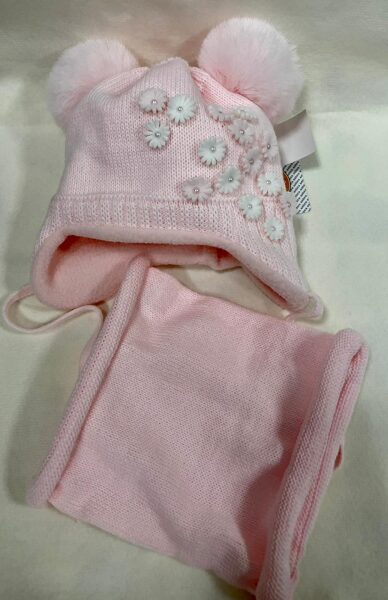 #Cepure/tuneļšalle 42-44 cm zīdaiņu, gaiši rozā/ar ziediem/2 bumbuļi, flīsa iekšupe, ārpue adīta