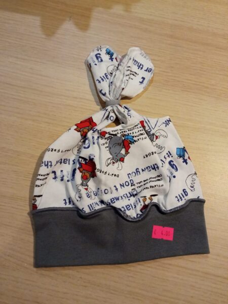 Plāna vasaras cepurīte ar sasienamu augšu balta ar ziemeļbriežiem 36-38 izmērs