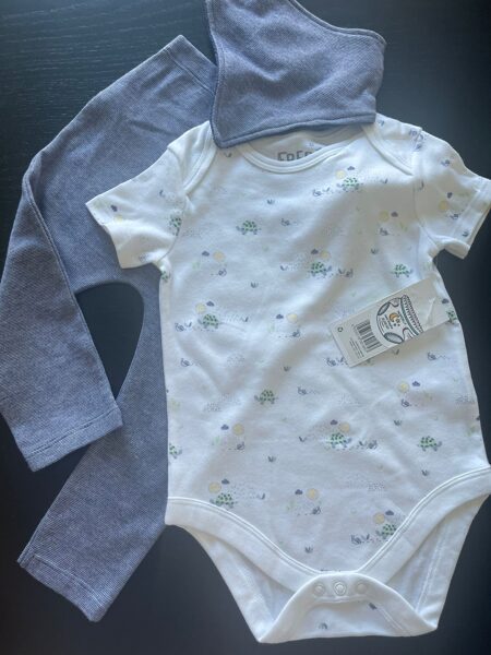 #komplekts 68cm/body,bikses,siekalu ķērājs/3-6m/zili balts