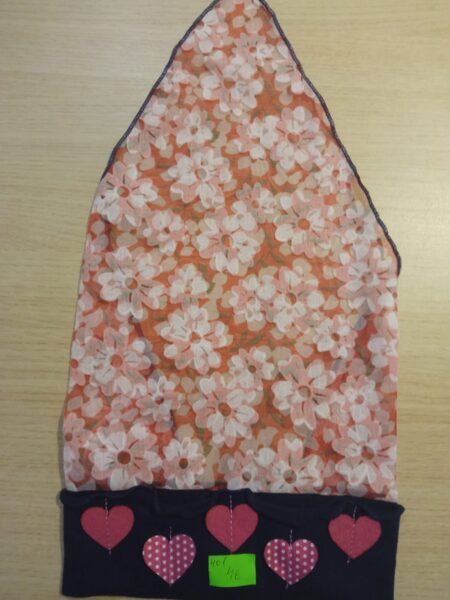 Lakatiņš puķains ar melnu lentu un sirsniņām 36-40 izmērs