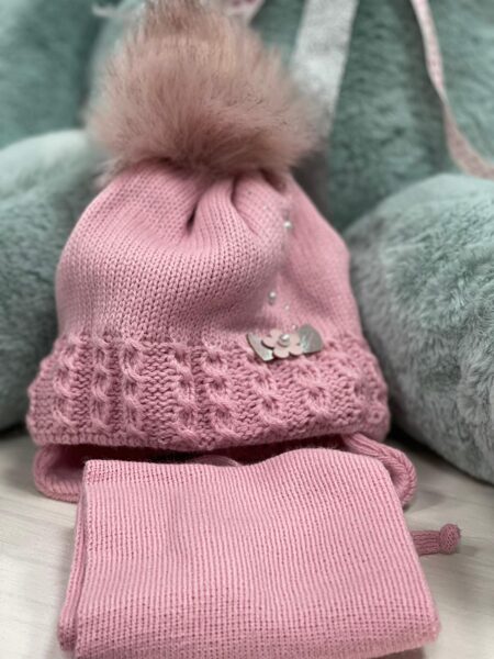 #Cepure adīta+šalle ar bumbuli/sasienama/tumši roza/bante ar pušķi/Zīdaiņu/36-38 cm