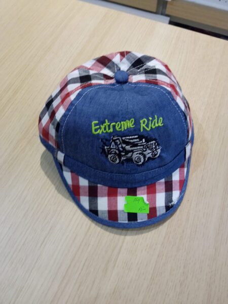 Naģene rūtaina sarkans, balts ,melns, ar zilu priekšu un zaļiem uzrakstiem EXTREME RIDE un pelēkmelnu džipu  46-48 izmērs