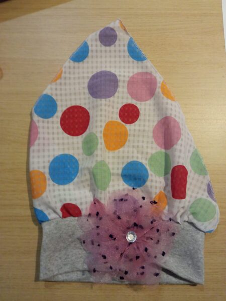 Lakatiņš balts un krāsainiem apļiem ar pelēku lentu un puķi 36-40 izmērs