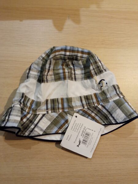 Vasaras cepure/izmērs 48-50/aizmugurē gumija/ar zilu,zaļu brūnu rūtaina ar baltu vidu