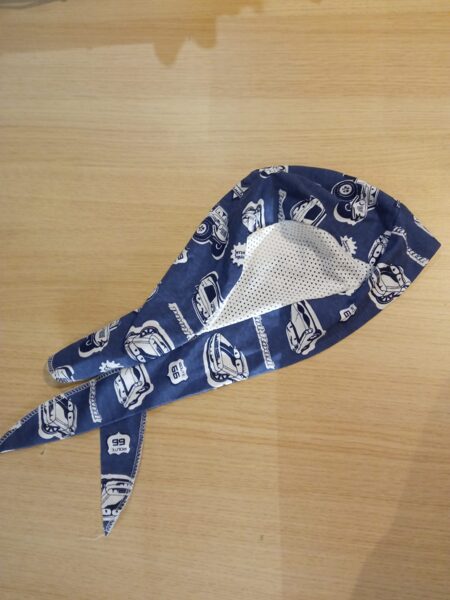 Plāna cepurīte zila ar auto un route 66, ar baltu sietiņu augšā, sasienama aizmugure 44-48 izmērs