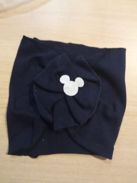 Galvas lenta/plata, melna ar  lentu priekšpusē uz lentas balts mikimaus