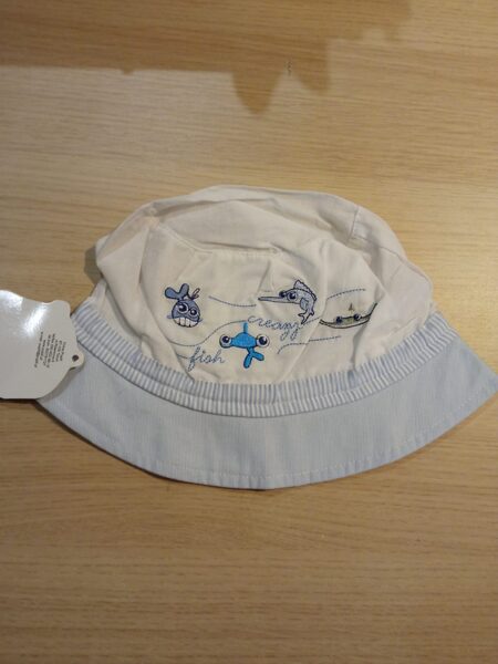 Platmale balta, apakšmala ar zilām strīpām un izšūtām zivīm 50-52 izmērs