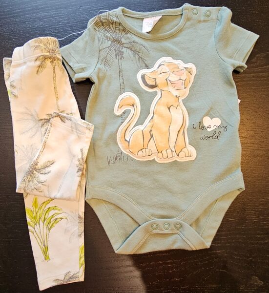 # bodijs zaļganpelēks ar lauvu+ bikses baltas ar palmām 74cm/6-9mēn