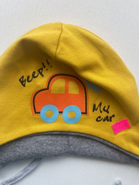 Puišu cepure/plāna/sasienama/dzeltena ar oranžu mašīnu/platums 20 cm/dziļums 15 cm