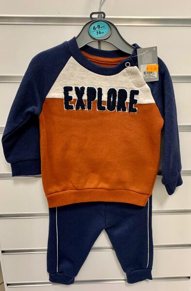 #Džemperis ar biksēm/6-9 mēn./74cm/Oranžš džemperis ar zilām rokām, uzraksts-Explore, tumši zilas bikses.
