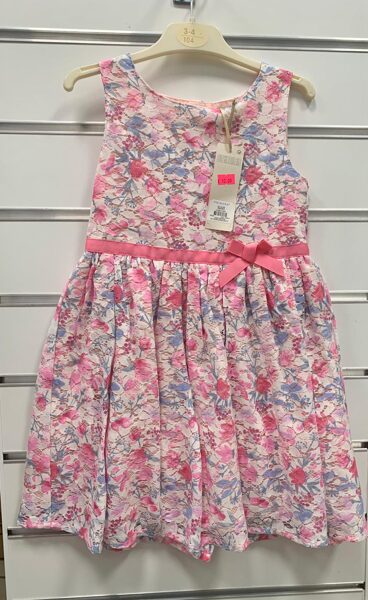 #Vasaras kleita bez rokām/3-4 gadi/104 cm/Puķaina ar rozā jostas lenti.
