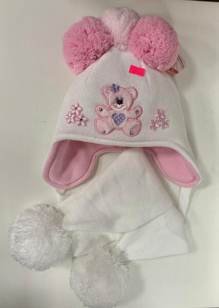 #Cepure, šalle/Balta ar rozā lācīti, ar 3 bumbuļiem, sienama/6-18 mēn