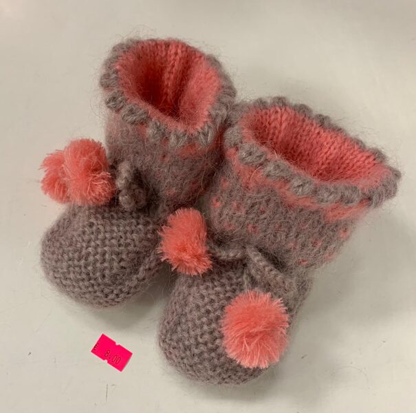 Adīti zābaciņi/Gaiši brūni ar oranžiem bumbulīšiem