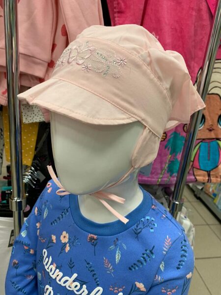 Vasaras cepure ar nagu rozā krāsā ar taureni priekšā/sienama ar gumiju aizmugurē/pakauša daļa brīva. 52 izmērs