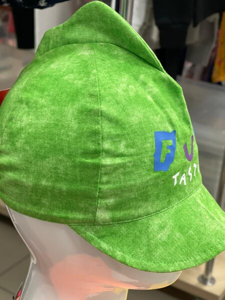 Vasaras cepure ar nagu/izmērs 49cm/zaļa ar seksti/aizmugurē gumija