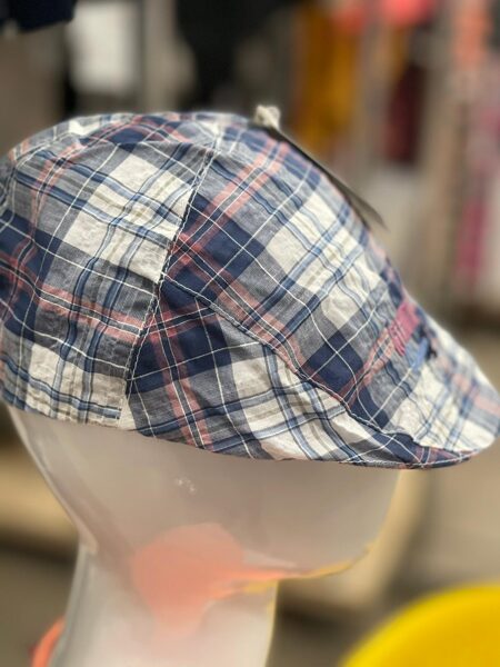 Vasaras cepure zēniem/ izmērs 48-50/zilgani rūtaina ar nagu/aizmugurē gumija