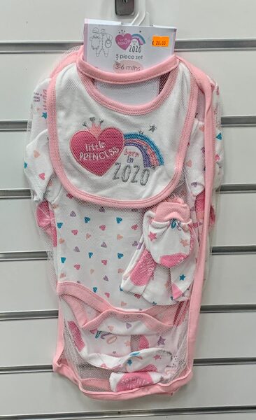 Komplekts Born in 2020/3-6 mēn./Slipojs+Body+Priekšautiņš+Cepurīte+Cimdiņi/Balts ar rozā maliņām un sirsniņām/Little Princess