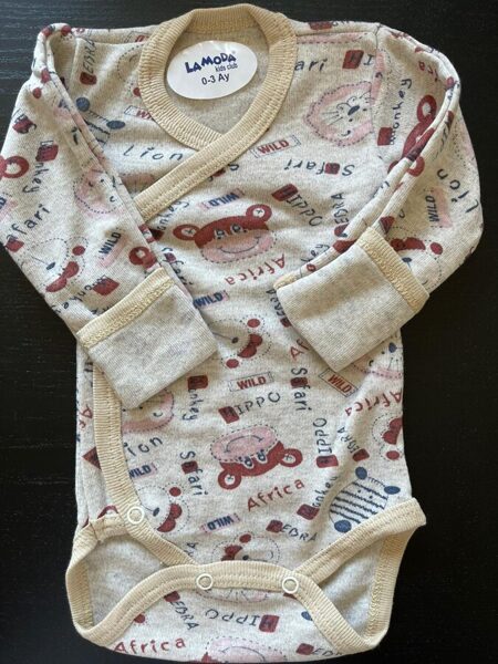 Garroku body/0-3 mēn./bēšs ar Āfrikas tematiku/pogājams priekšpusē, aizlokāmas rociņas/LaModa