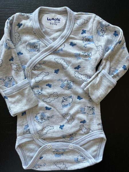 Garroku body/0-3 mēn./pelēks ar ziliem mākoņiem un dzīvniekiem/pogājams priekšpusē, aizlokāmas rociņas/LaModa