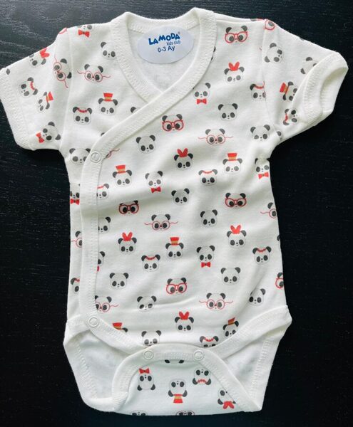 Īsroku body 0-3 mēn./Balts ar pandām/pogājams priekšpusē/Turcija