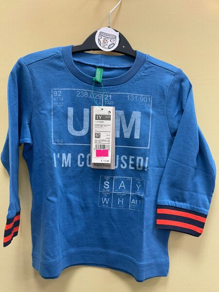 Garroku krekls/82cm/Zils ar uzrakstiem, ar oranži svītrainām piedurknēm.