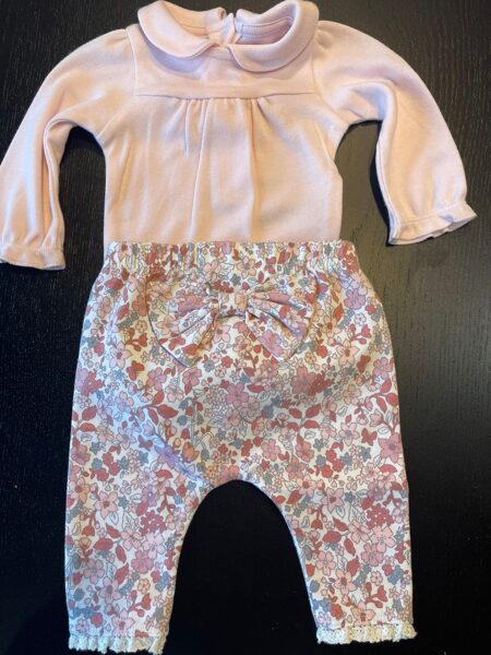 # kompl. 3,5 kg/rozā + puķainas bikses ar puķainu banti uz dibena