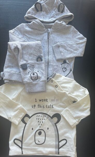 #kostims 3in1/80cm/9-12m/pelēka jaka,pelēkas biskes, balts krekliņs ar garām rokām/lāča print