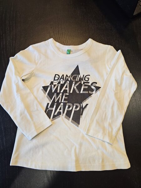 #garroku balts krekls ar melnu zvaigzni un uzrakstuDANCIG MAKES ME HAPPY/ UNITED 100 CM