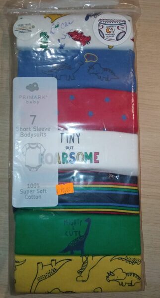 #BODY ĪSROKU 7 GAB., 80 CM., 9-12 MĒN., DAŽĀDAS KRĀSAS, AR DINOZAURIEM