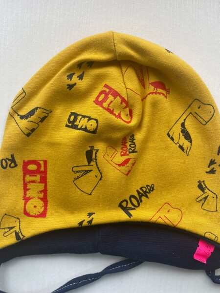 Puišu cepure/plāna/sasienama/dzeltena ar dinozauriem/platums 19 cm/dziļums 15 cm