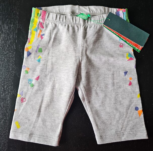 šorti 82 cm, pelēki ar krāsainiem ornamentiem sānos