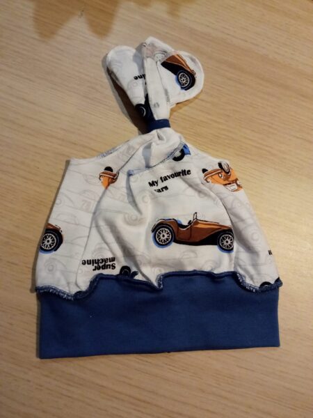 Plāna vasaras cepurīte ar sasienamu augšu ar retro auto 36-38 izmērs